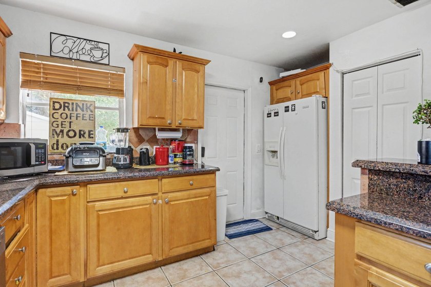 Spacious 6-bedroom single-family home with NO HOA offering - photo 12