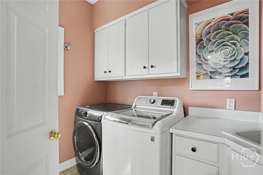 Beautiful hard coat, stucco home in the highly desirable - photo 13