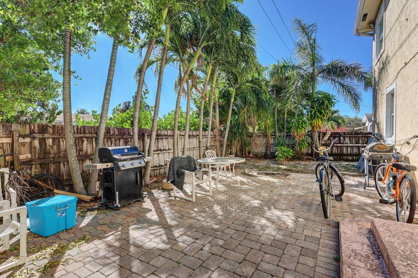 Spacious 6-bedroom single-family home with NO HOA offering - photo 13