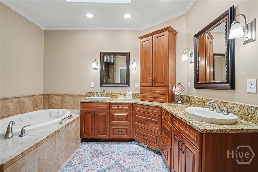 Beautiful hard coat, stucco home in the highly desirable - photo 18