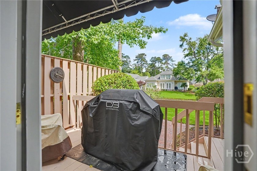 Beautiful hard coat, stucco home in the highly desirable - photo 19