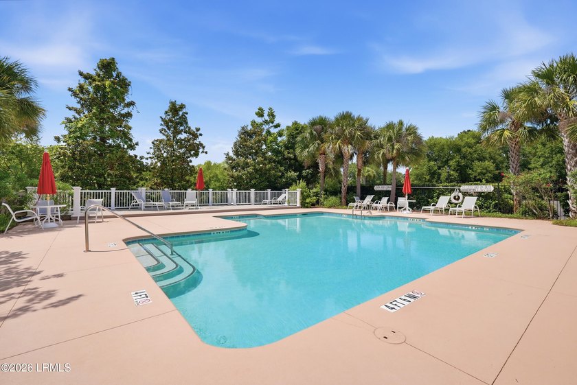 Top-floor 2 bed, 2 bath condo with stunning views overlooking - photo 24