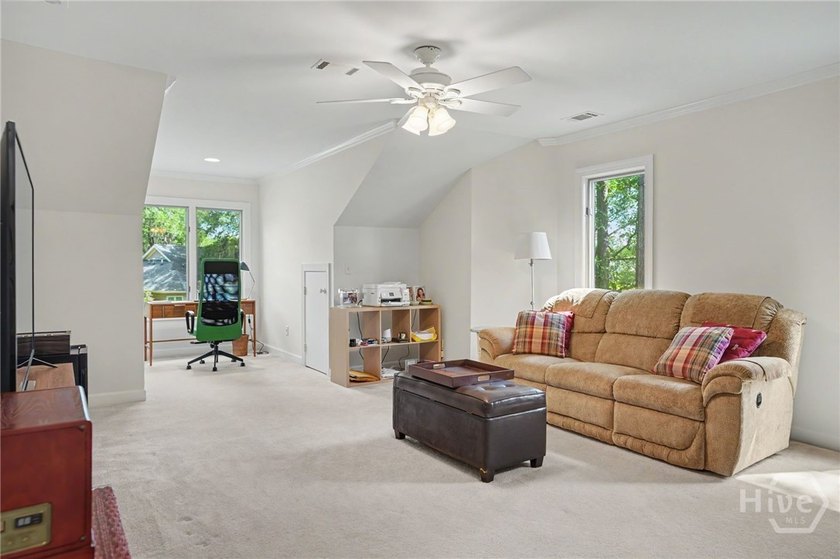 Beautiful hard coat, stucco home in the highly desirable - photo 25