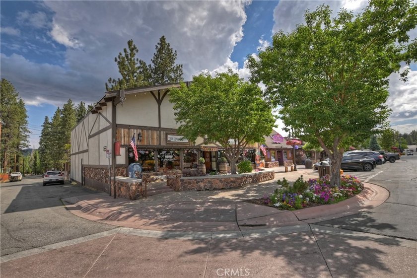 VILLAGE RETAIL BUILDING. Rare Offering in the Village 'L' on the - photo 3