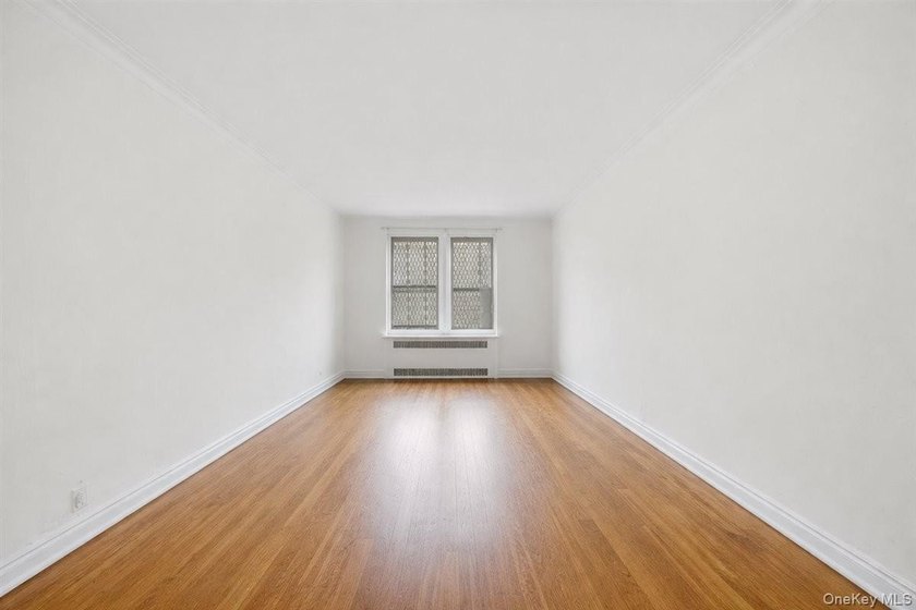 Back on the market! Deal fell through! Welcome to this bright - photo 5
