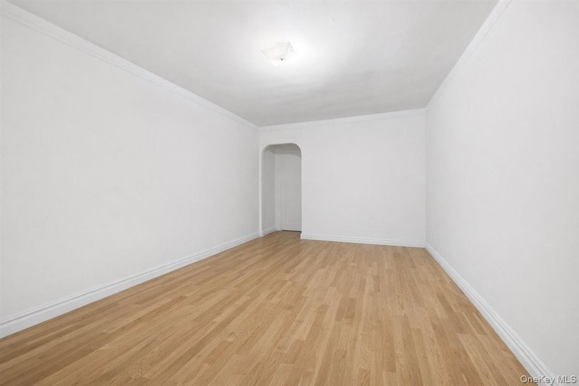 Back on the market! Deal fell through! Welcome to this bright - photo 9