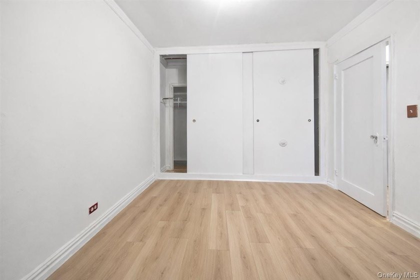 Back on the market! Deal fell through! Welcome to this bright - photo 10