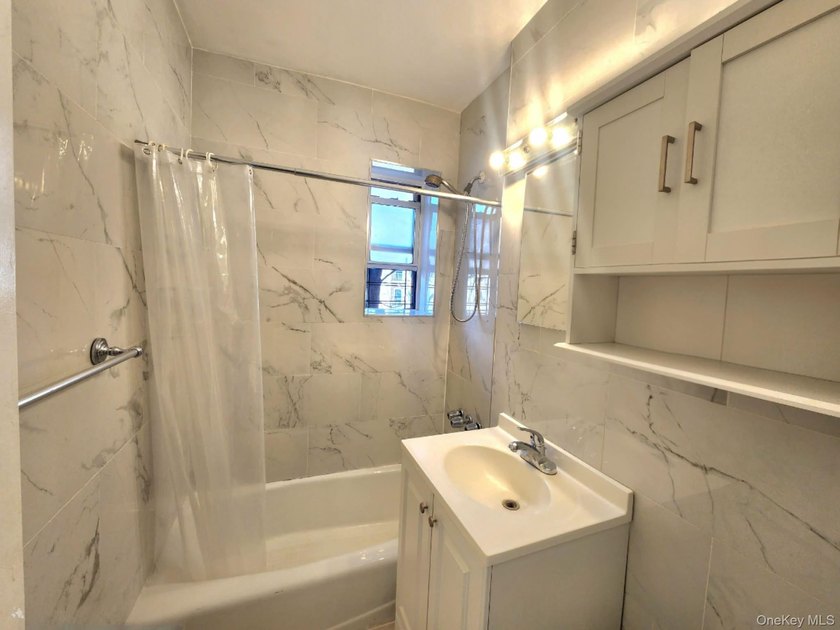 Bright, Large Studio with Renovated Kitchen and Bath and New - photo 12