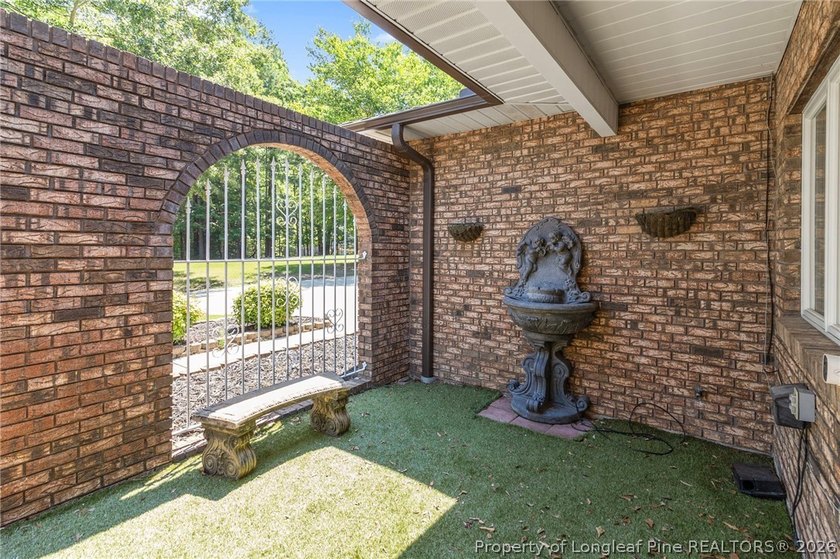 Welcome to 88 Traceway, a spacious all-brick, single-story - photo 8