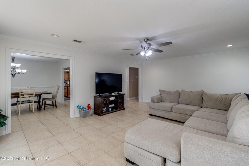 Welcome to 7 Keyser Lane in Gulfport, MS--an inviting home - photo 14