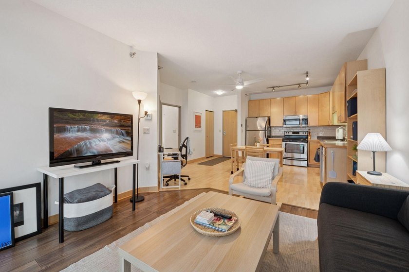Welcome to University Flats in Prospect Park! Walk, bike, or - photo 15