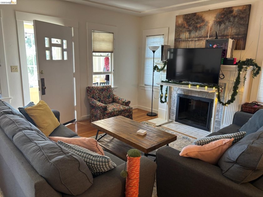 Beautifully maintained duplex located in one of the most - photo 20