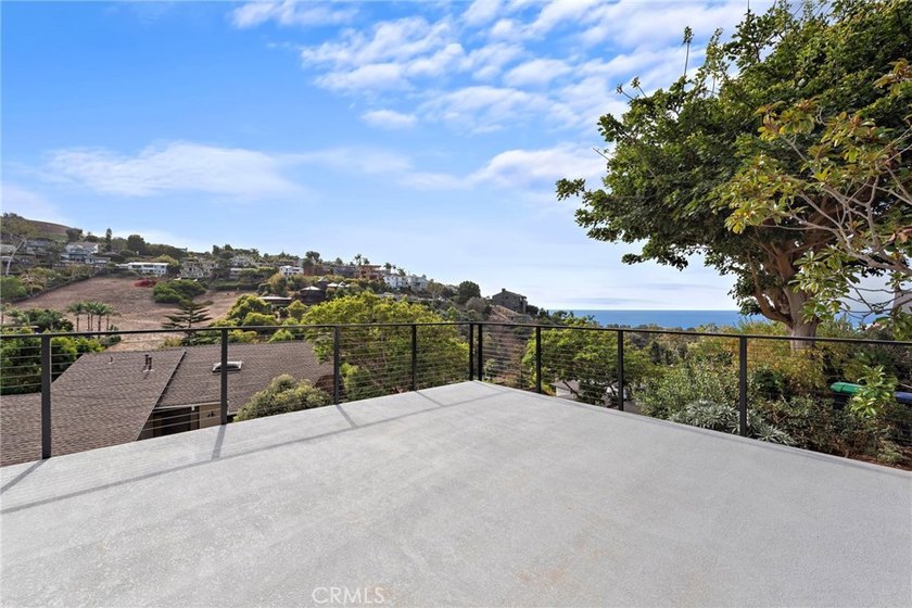 Exquisite Coastal Retreat | Fully Remodeled 3BR/3BA with - photo 20