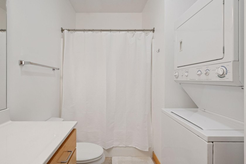 Welcome to University Flats in Prospect Park! Walk, bike, or - photo 20
