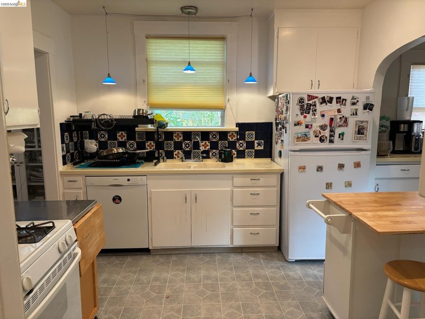 Beautifully maintained duplex located in one of the most - photo 22