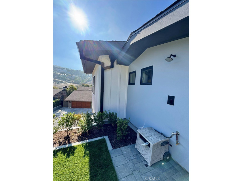 Exquisite Coastal Retreat | Fully Remodeled 3BR/3BA with - photo 22