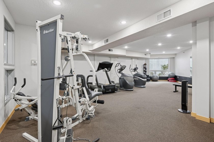 Welcome to University Flats in Prospect Park! Walk, bike, or - photo 23