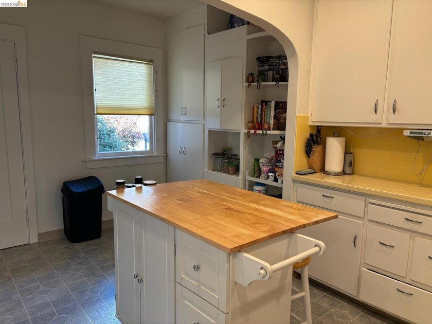 Beautifully maintained duplex located in one of the most - photo 24