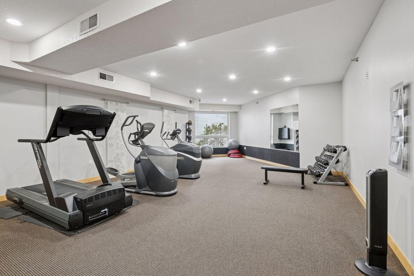 Welcome to University Flats in Prospect Park! Walk, bike, or - photo 24