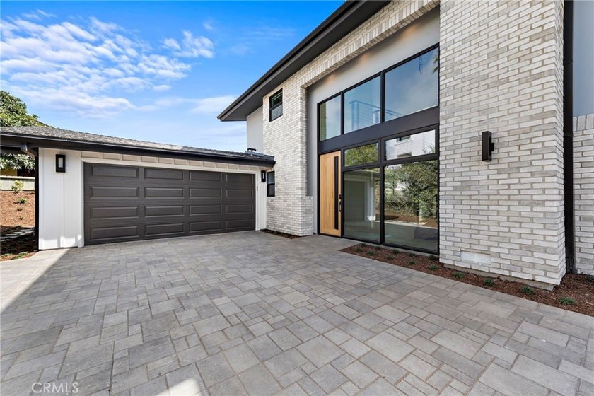 Exquisite Coastal Retreat | Fully Remodeled 3BR/3BA with - photo 25