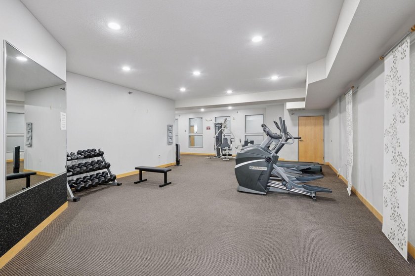 Welcome to University Flats in Prospect Park! Walk, bike, or - photo 25