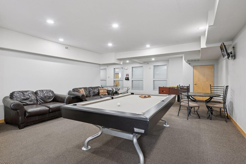 Welcome to University Flats in Prospect Park! Walk, bike, or - photo 28