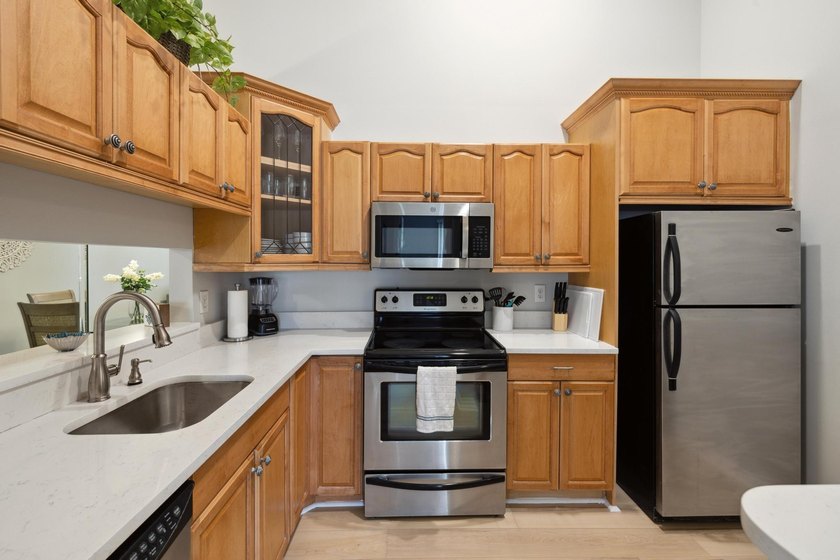 Fully furnished, updated 2/2 Condo in Chasewood of Jupiter. Move - photo 2