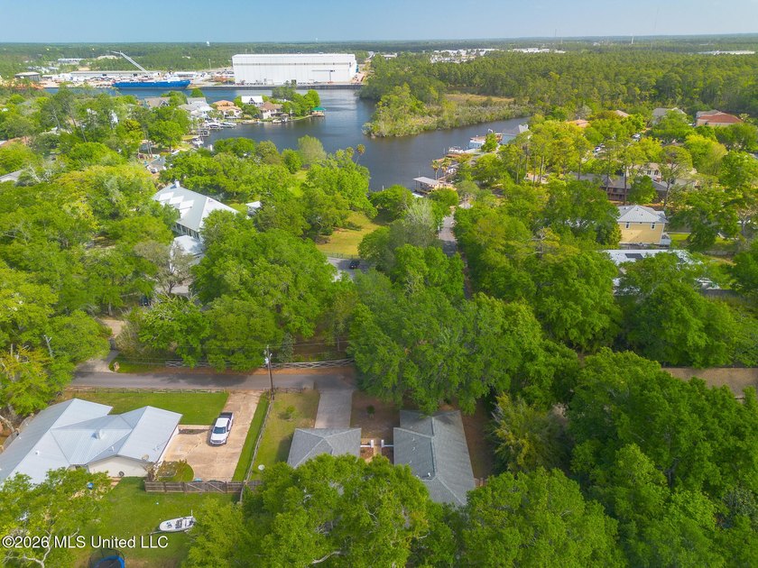 Welcome to 7 Keyser Lane in Gulfport, MS--an inviting home - photo 33