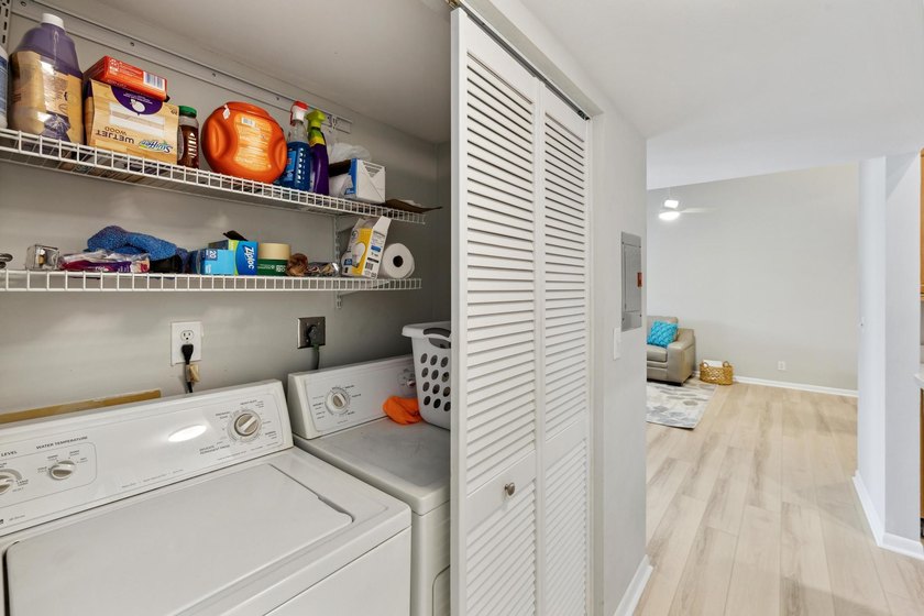Fully furnished, updated 2/2 Condo in Chasewood of Jupiter. Move - photo 9