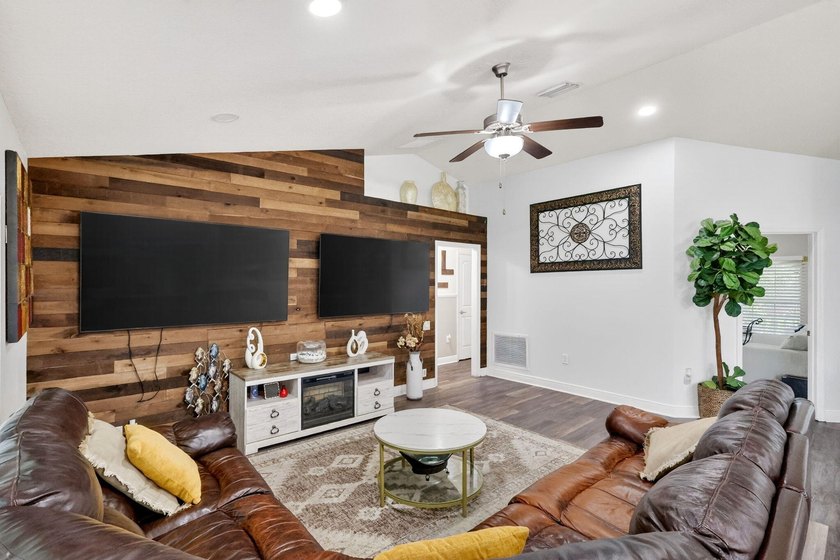 Welcome to your own slice of Florida paradise! This beautifully - photo 11