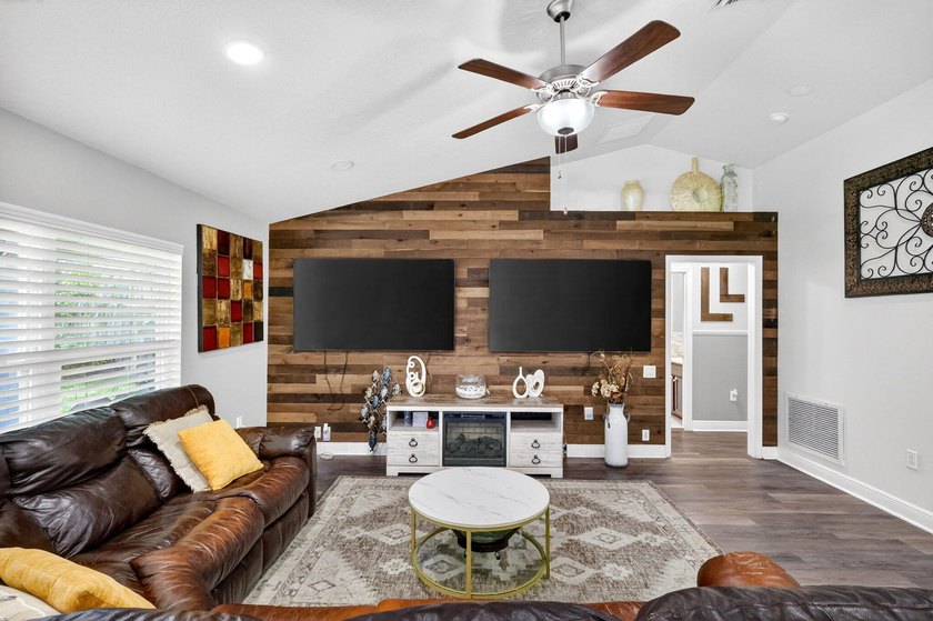Welcome to your own slice of Florida paradise! This beautifully - photo 12