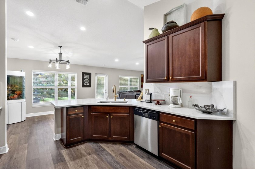 Welcome to your own slice of Florida paradise! This beautifully - photo 14