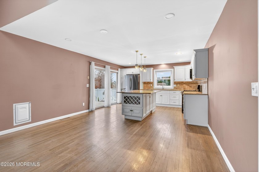 WELCOME TO THIS STUNNING CONTENPORARY HOME LOCATED IN THE HIGHLY - photo 19