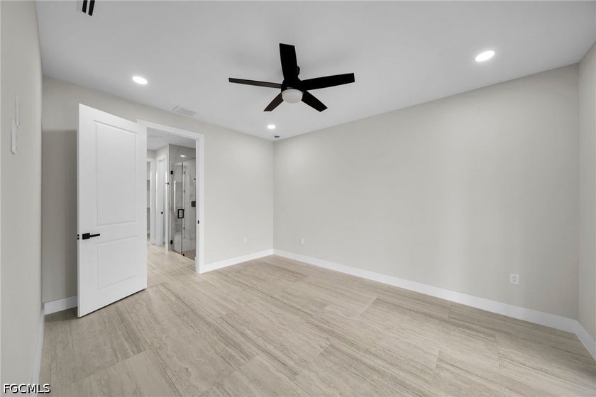 BACK ON THE MARKET DUE TO BUYER'S LOAN FALLING THROUGH! NOTHING - photo 22