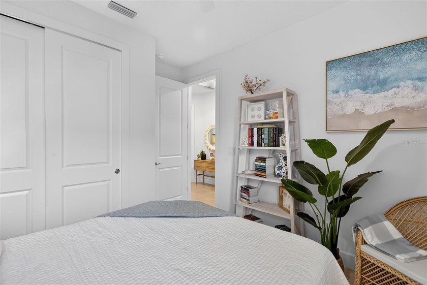 Under contract-accepting backup offers. Experience effortless - photo 22