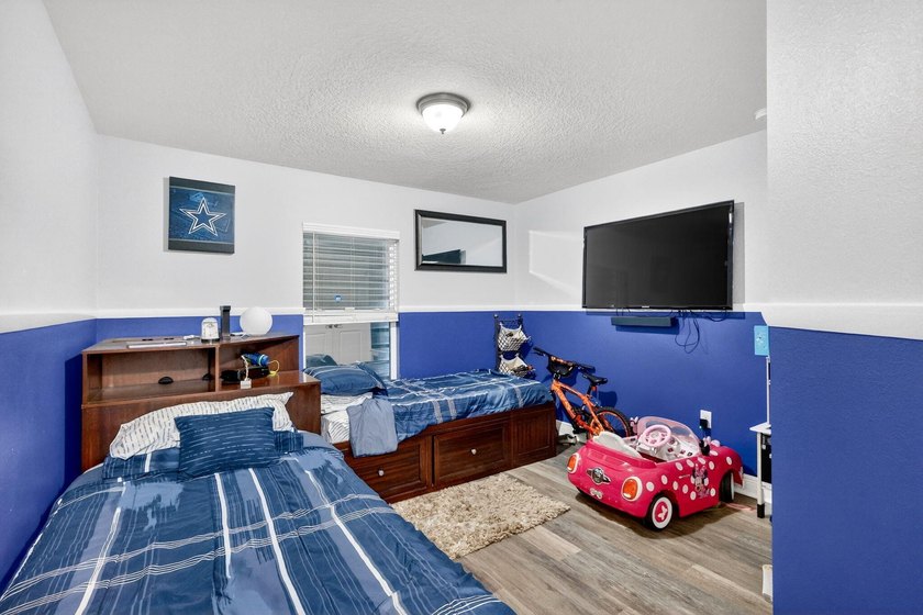 Welcome to your own slice of Florida paradise! This beautifully - photo 27