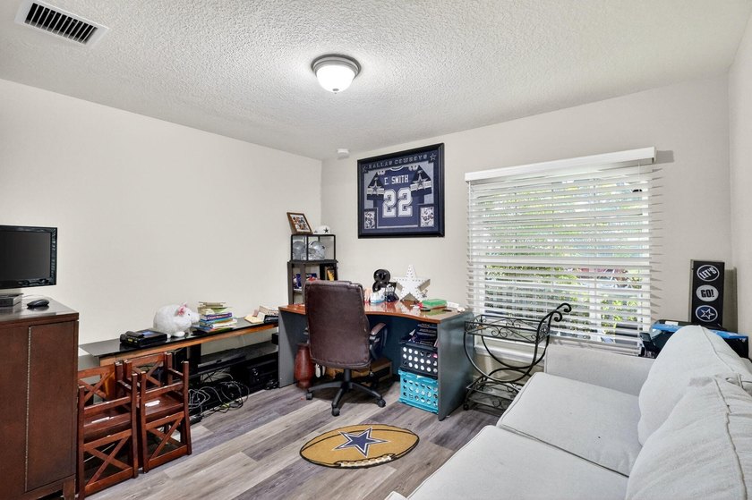 Welcome to your own slice of Florida paradise! This beautifully - photo 33