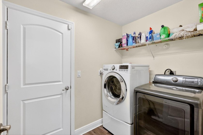 Welcome to your own slice of Florida paradise! This beautifully - photo 36
