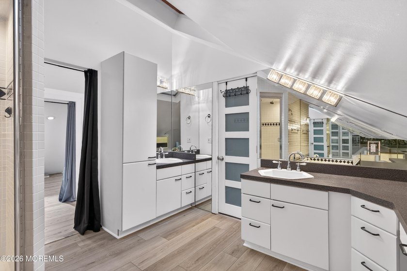 WELCOME TO THIS STUNNING CONTENPORARY HOME LOCATED IN THE HIGHLY - photo 38
