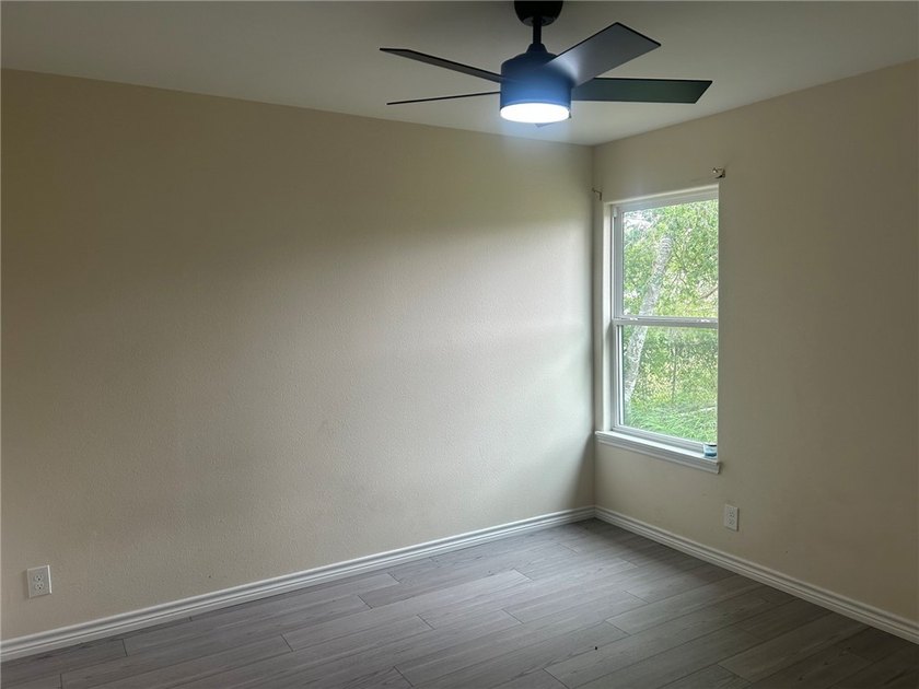 Beautiful home with a complete renovation. This home features a - photo 11