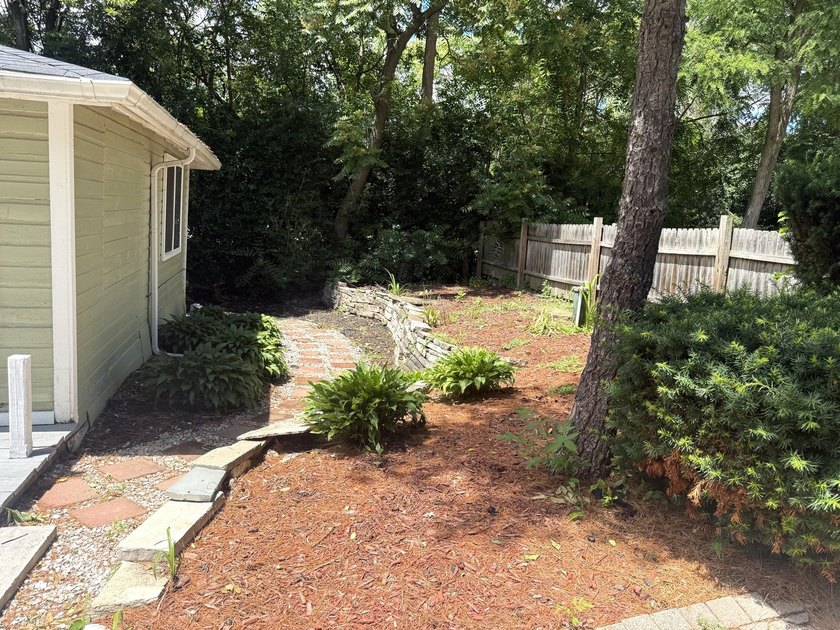 Enjoy the perfect blend of privacy and lake-area living in this - photo 4