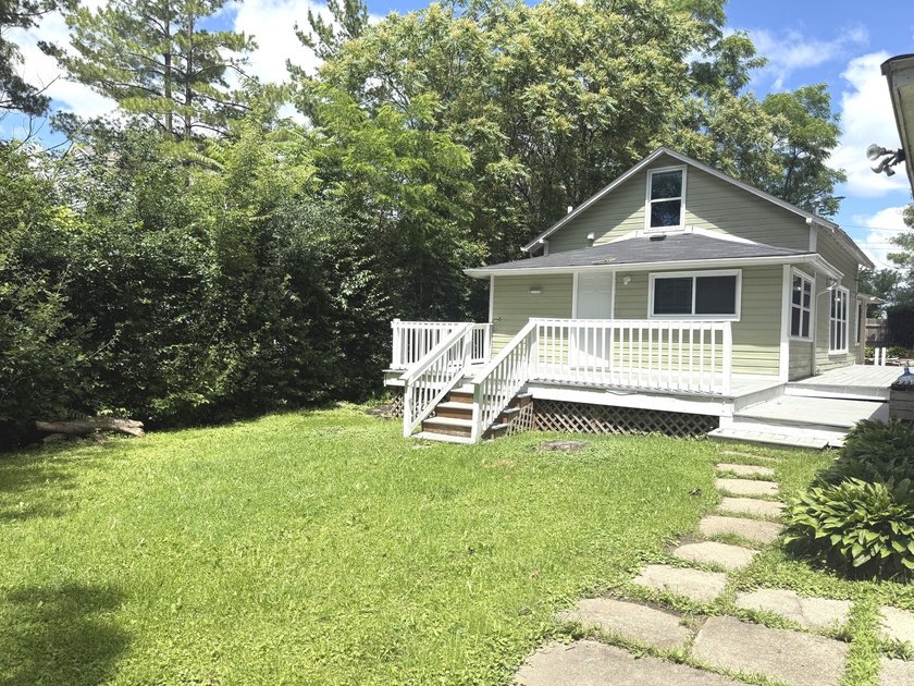 Enjoy the perfect blend of privacy and lake-area living in this - photo 5