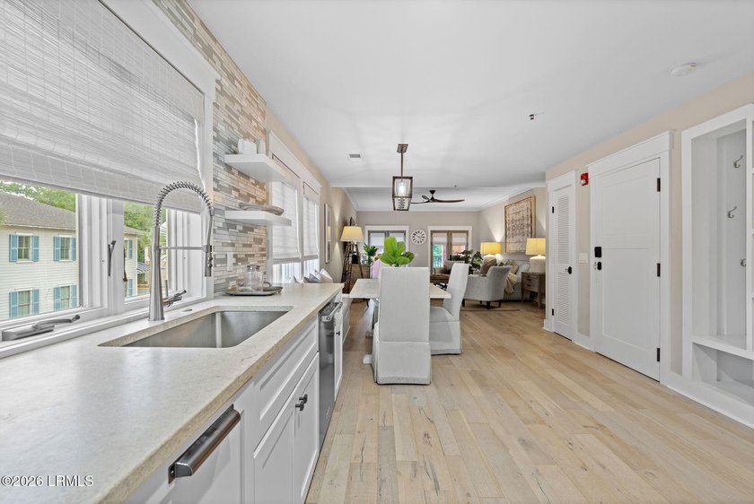 Rare opportunity to own a beautifully high-end renovated corner - photo 11