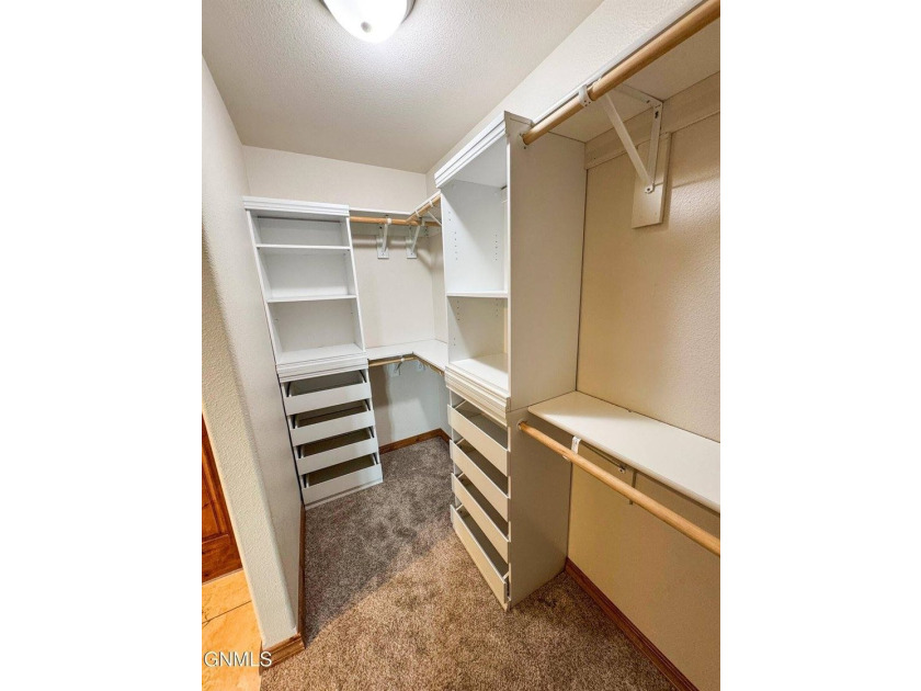 Welcome to this spacious and beautifully designed 5-bedroom - photo 11
