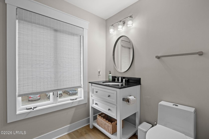 Rare opportunity to own a beautifully high-end renovated corner - photo 12