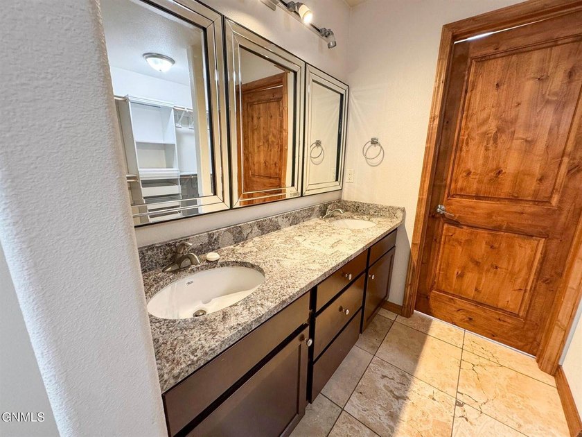 Welcome to this spacious and beautifully designed 5-bedroom - photo 12