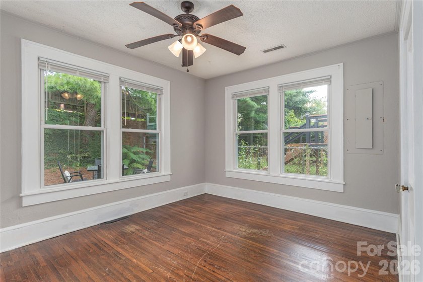 Welcome home to this charming 2-bedroom, 1-bath bungalow nestled - photo 13
