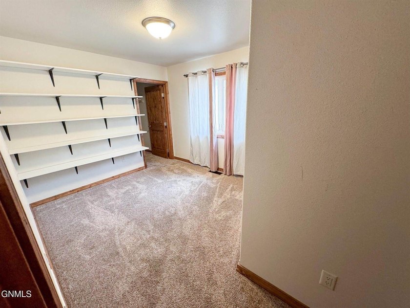 Welcome to this spacious and beautifully designed 5-bedroom - photo 15