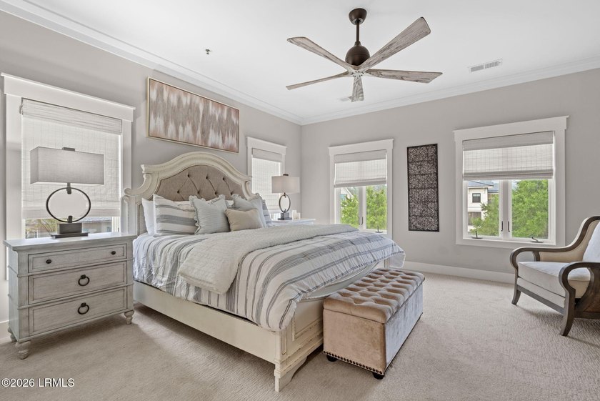 Rare opportunity to own a beautifully high-end renovated corner - photo 17