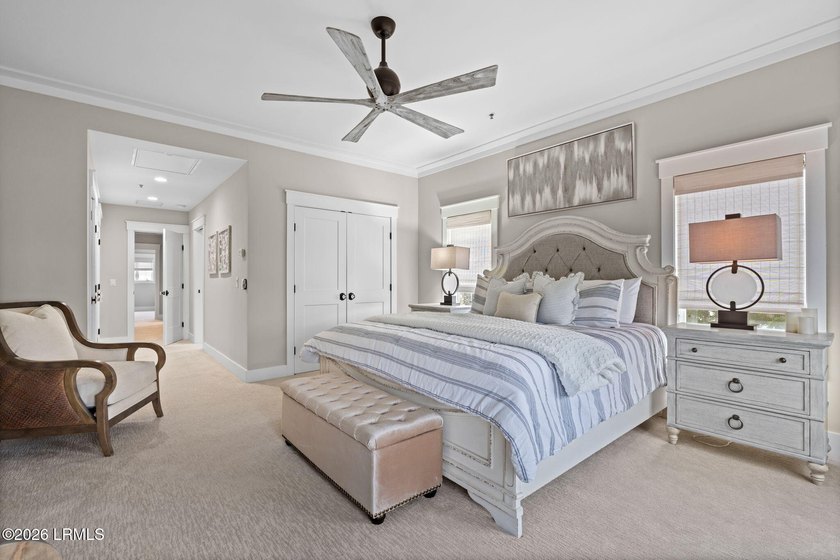 Rare opportunity to own a beautifully high-end renovated corner - photo 19